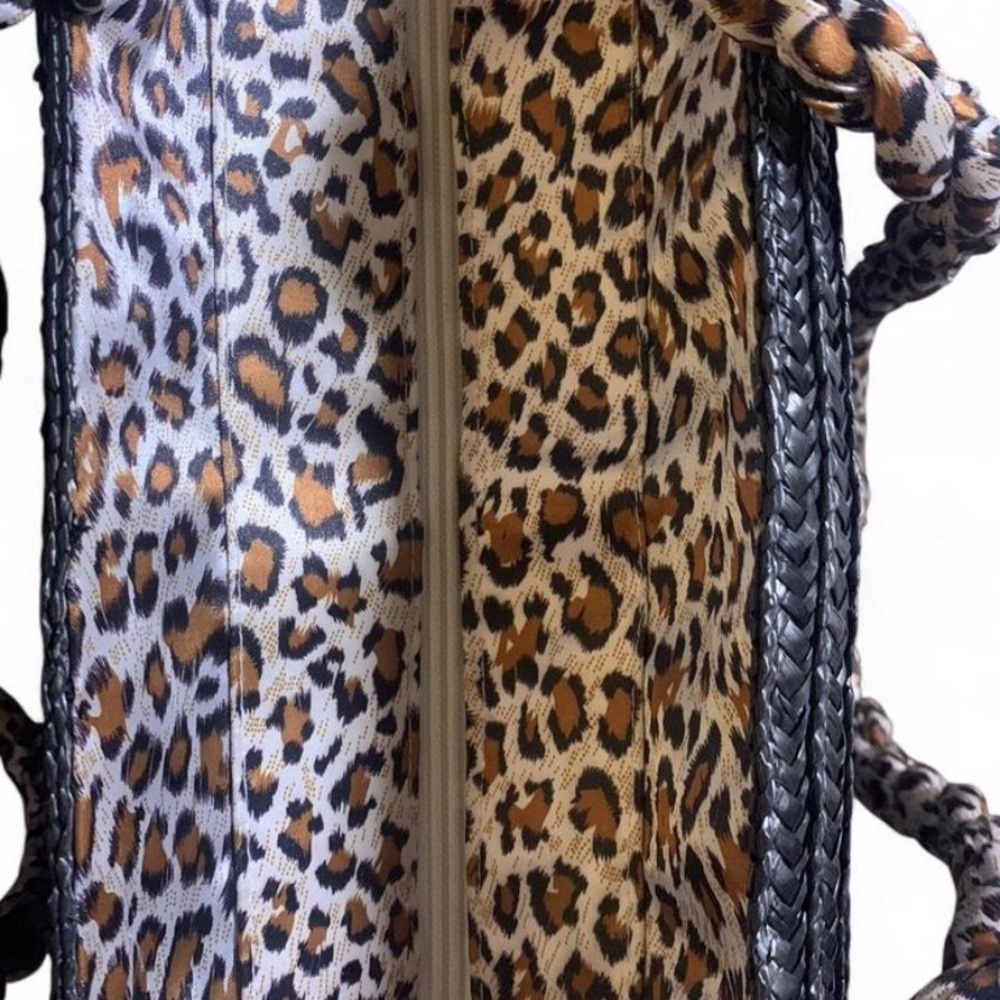 🐆 Black Woven Tote with Leopard Lining 🐆 - Picture 4 of 4